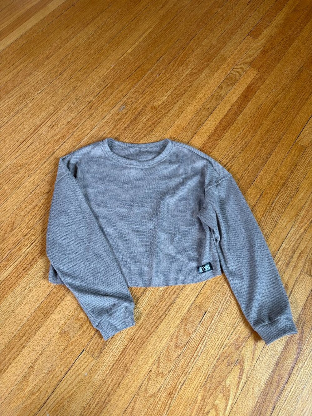 DYM Athletics Cropped Long Sleeve Shirt - Medium  morganleww
